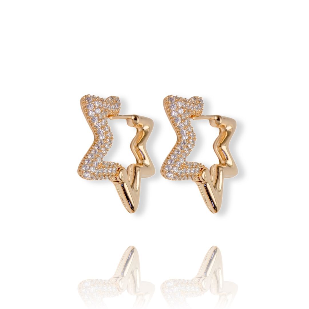 Argola De Estrela Vazada Meio Cravejada